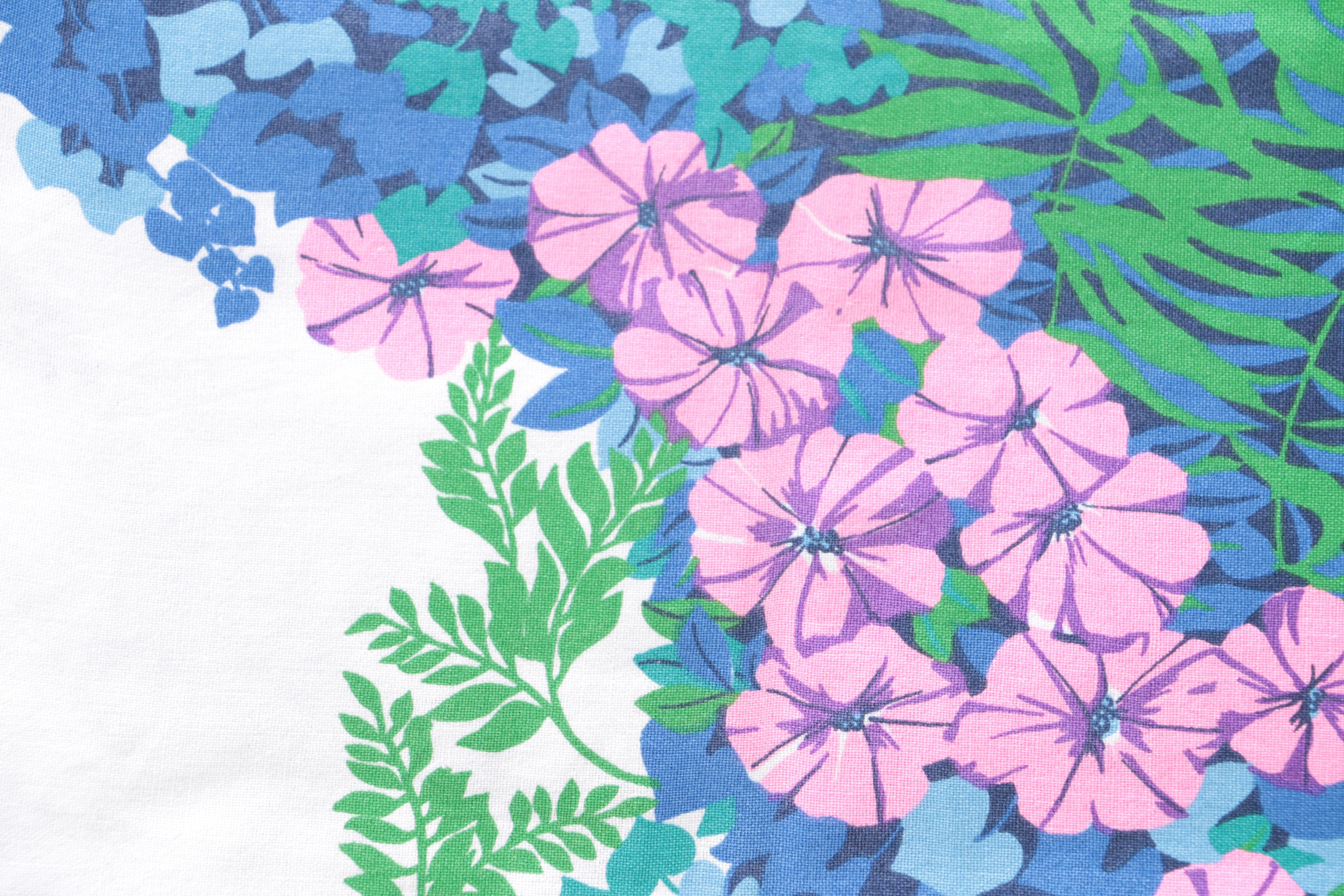 Colorfully Printed Vintage Table Linens
