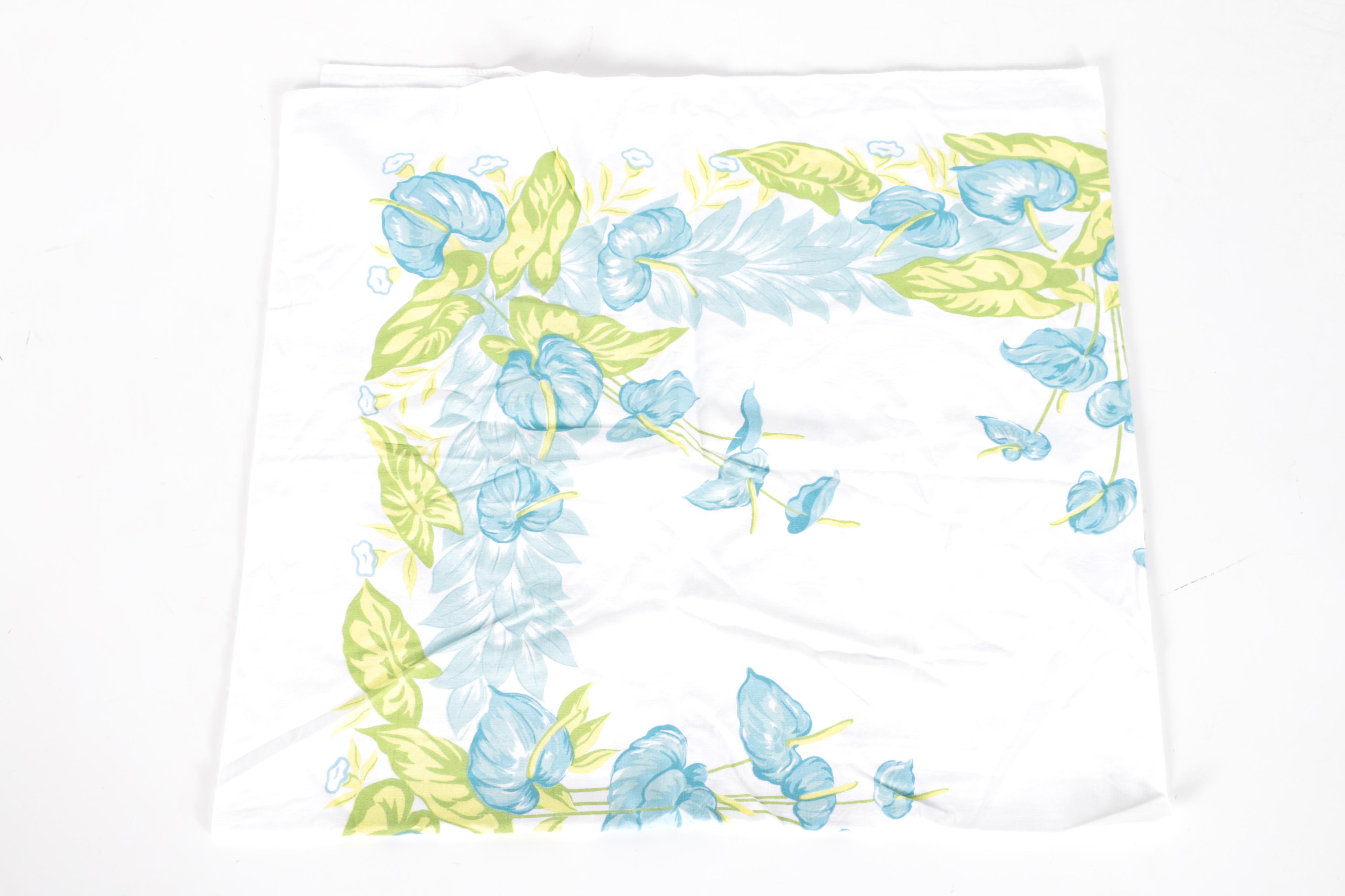 Colorfully Printed Vintage Table Linens