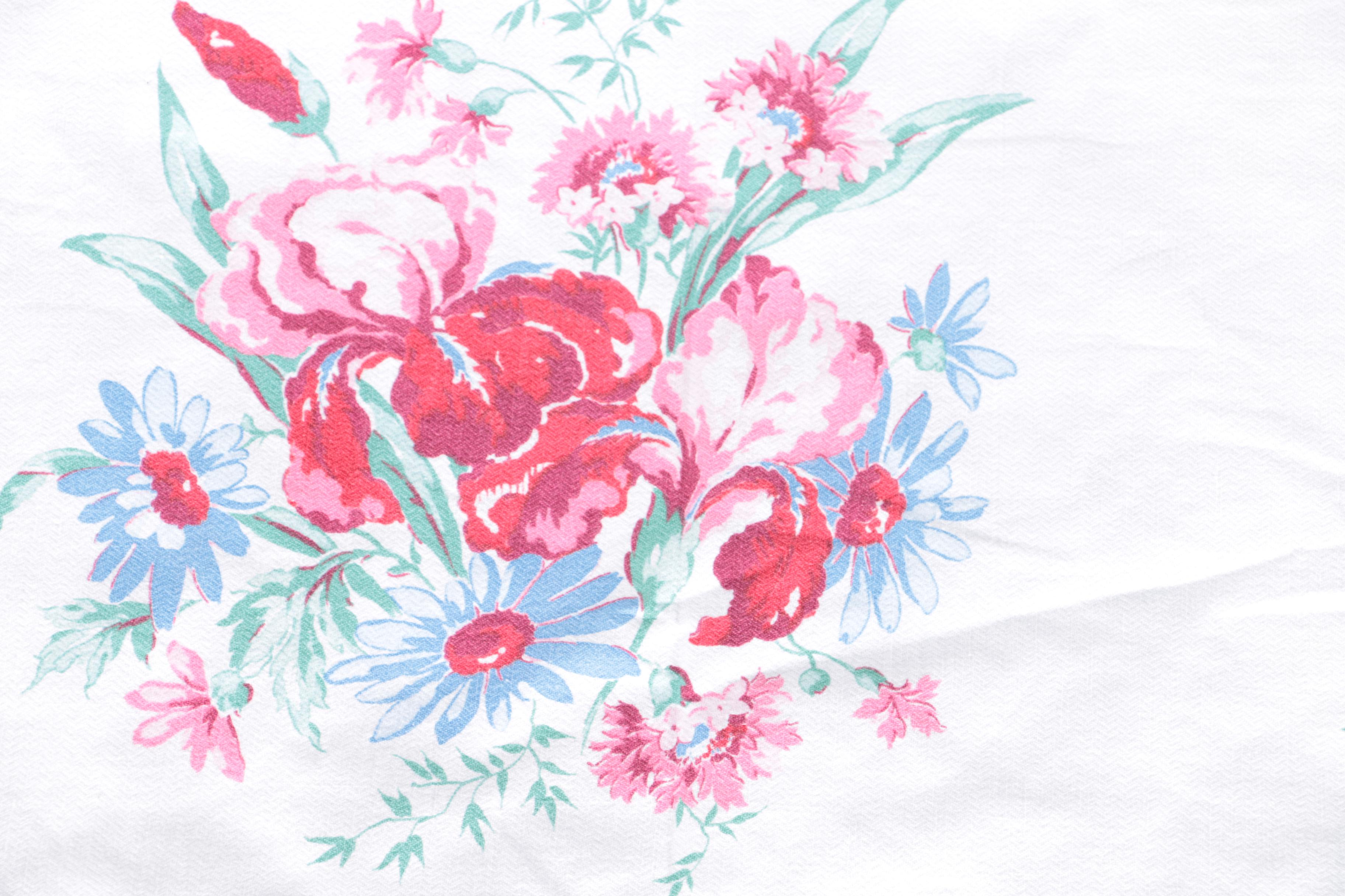 Colorfully Printed Vintage Table Linens