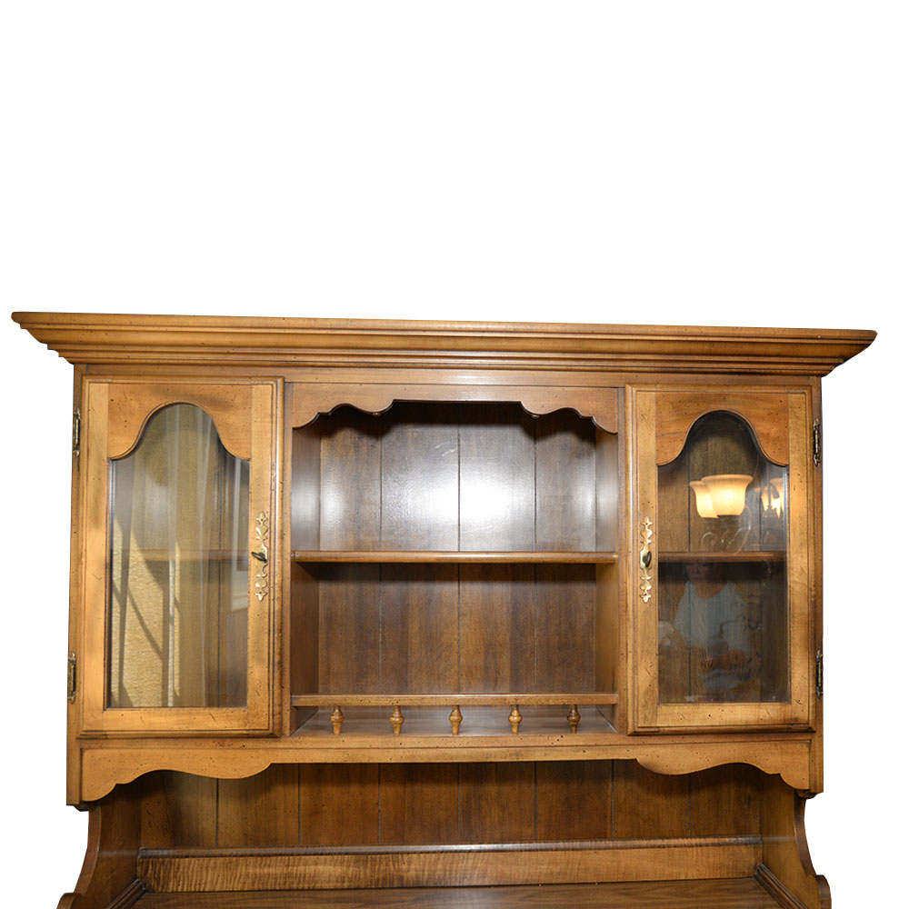 Maple Hutch with Cupboard Base