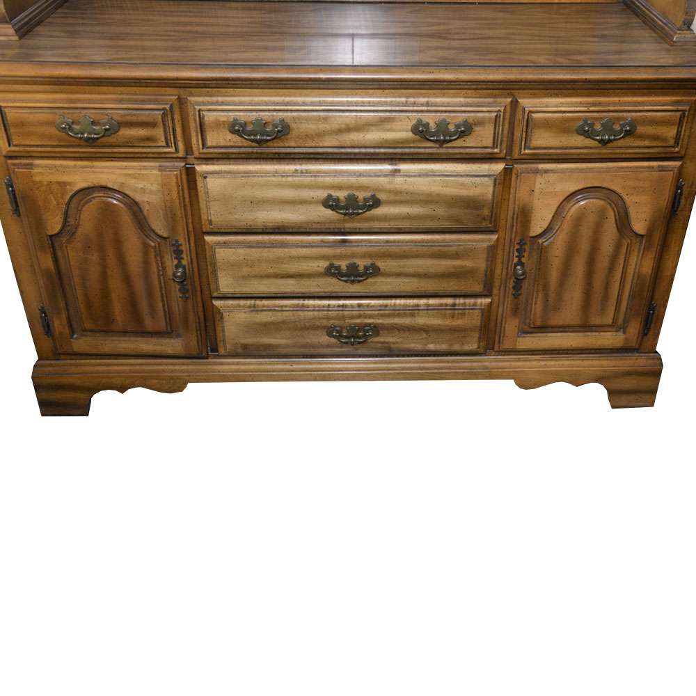 Maple Hutch with Cupboard Base