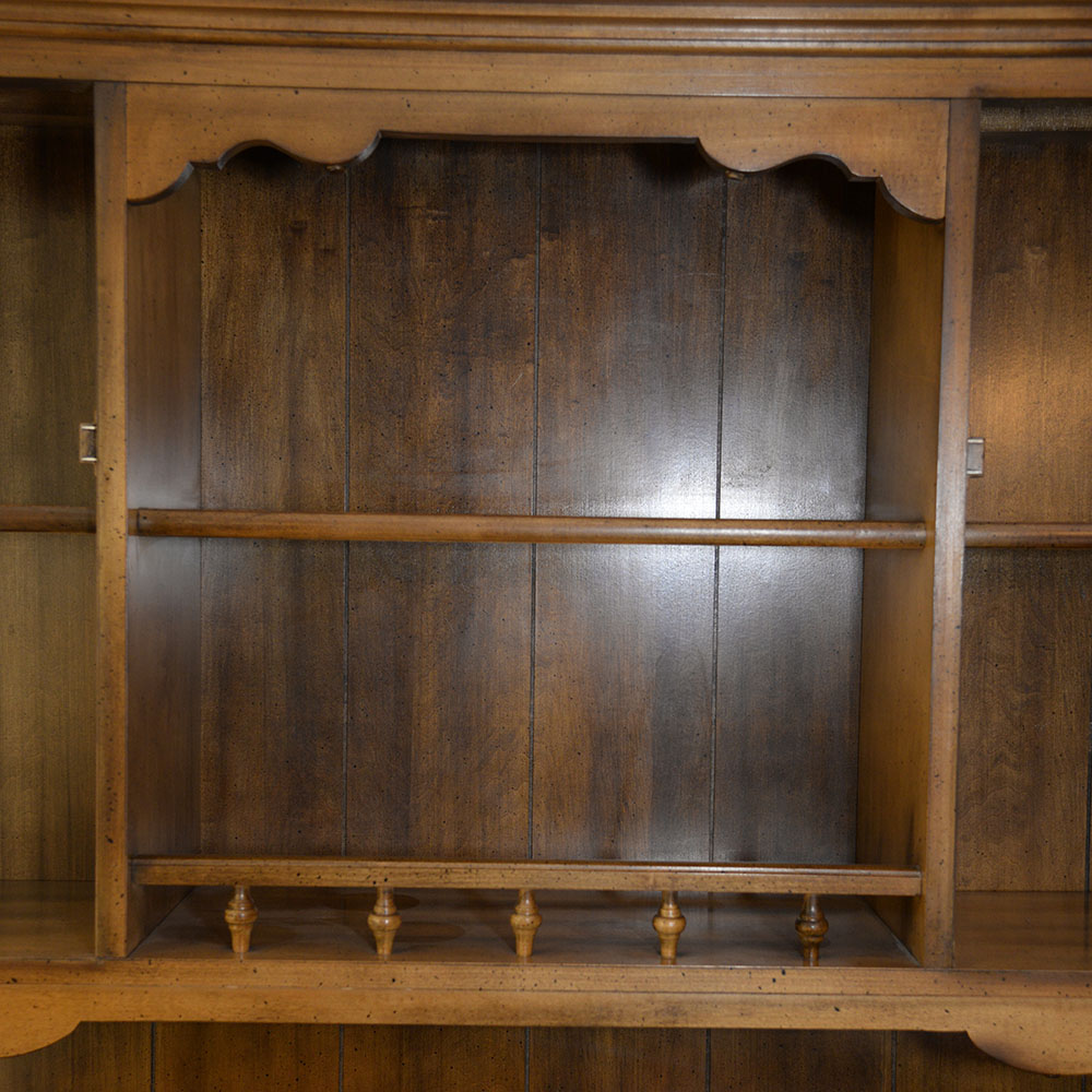 Maple Hutch with Cupboard Base