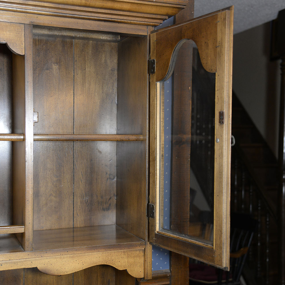 Maple Hutch with Cupboard Base