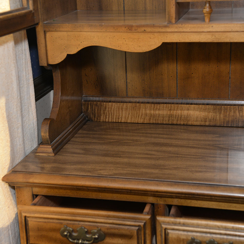 Maple Hutch with Cupboard Base