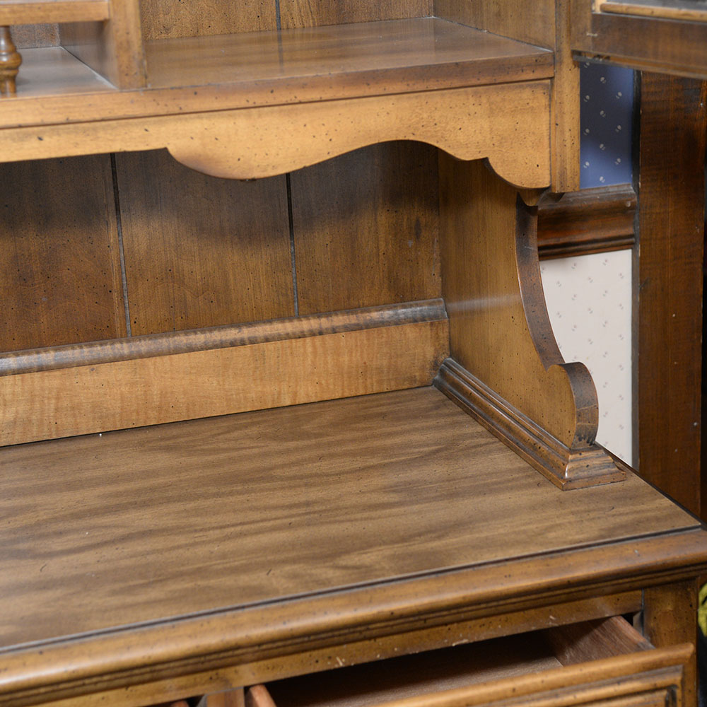 Maple Hutch with Cupboard Base