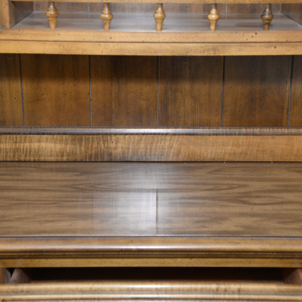 Maple Hutch with Cupboard Base