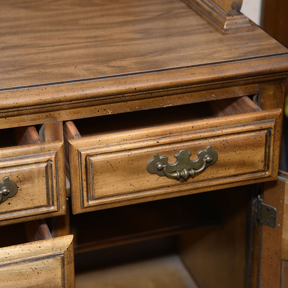 Maple Hutch with Cupboard Base