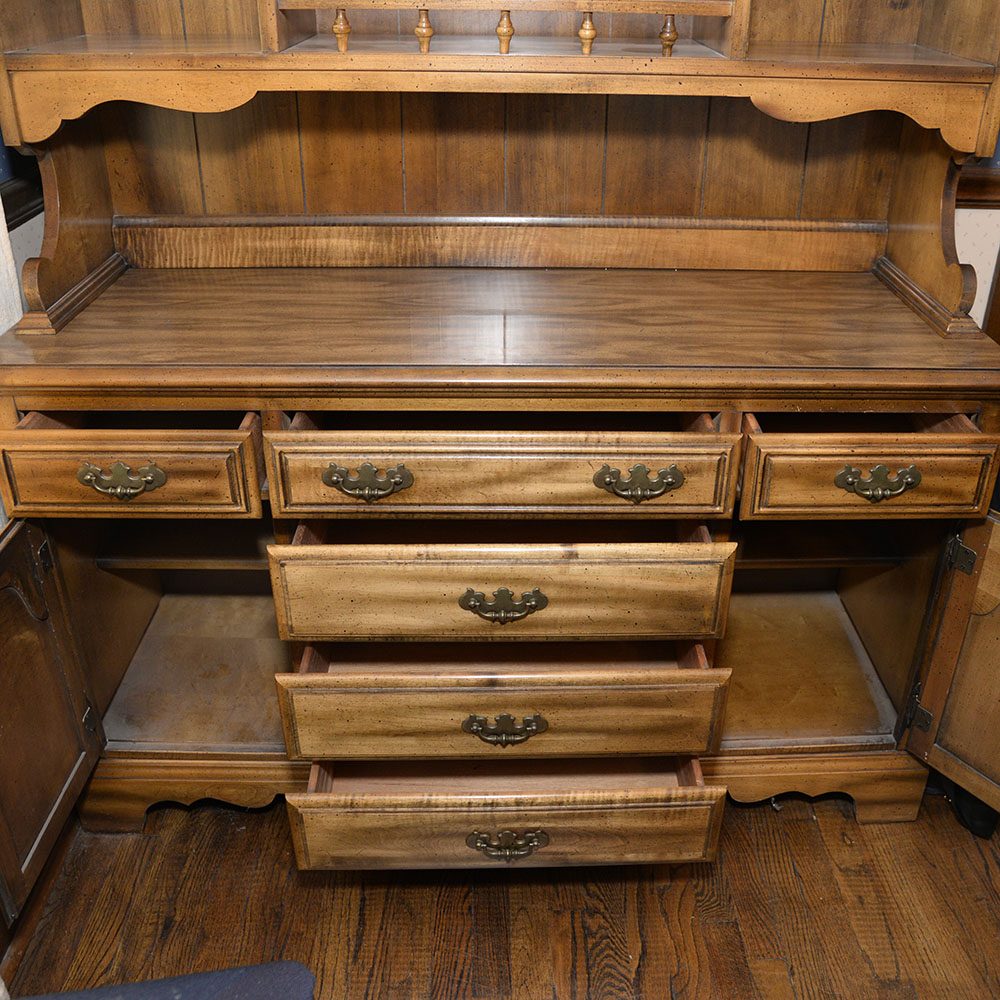Maple Hutch with Cupboard Base