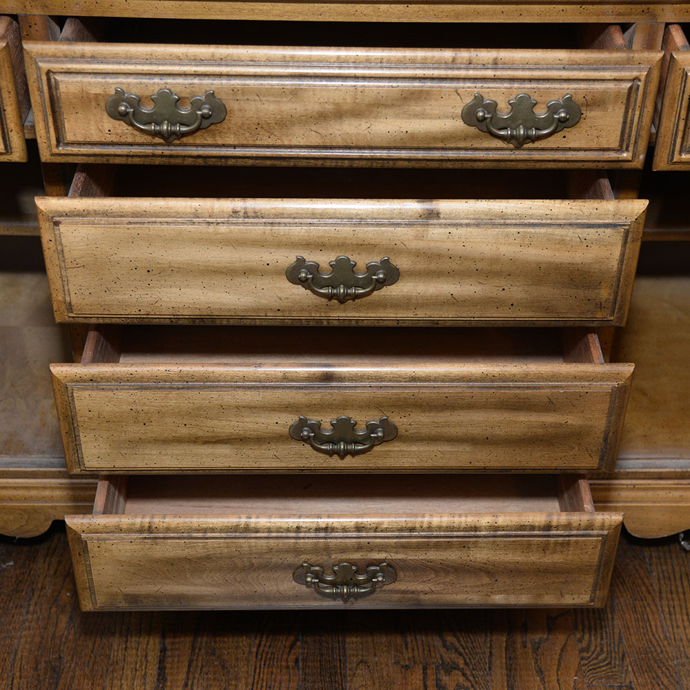 Maple Hutch with Cupboard Base