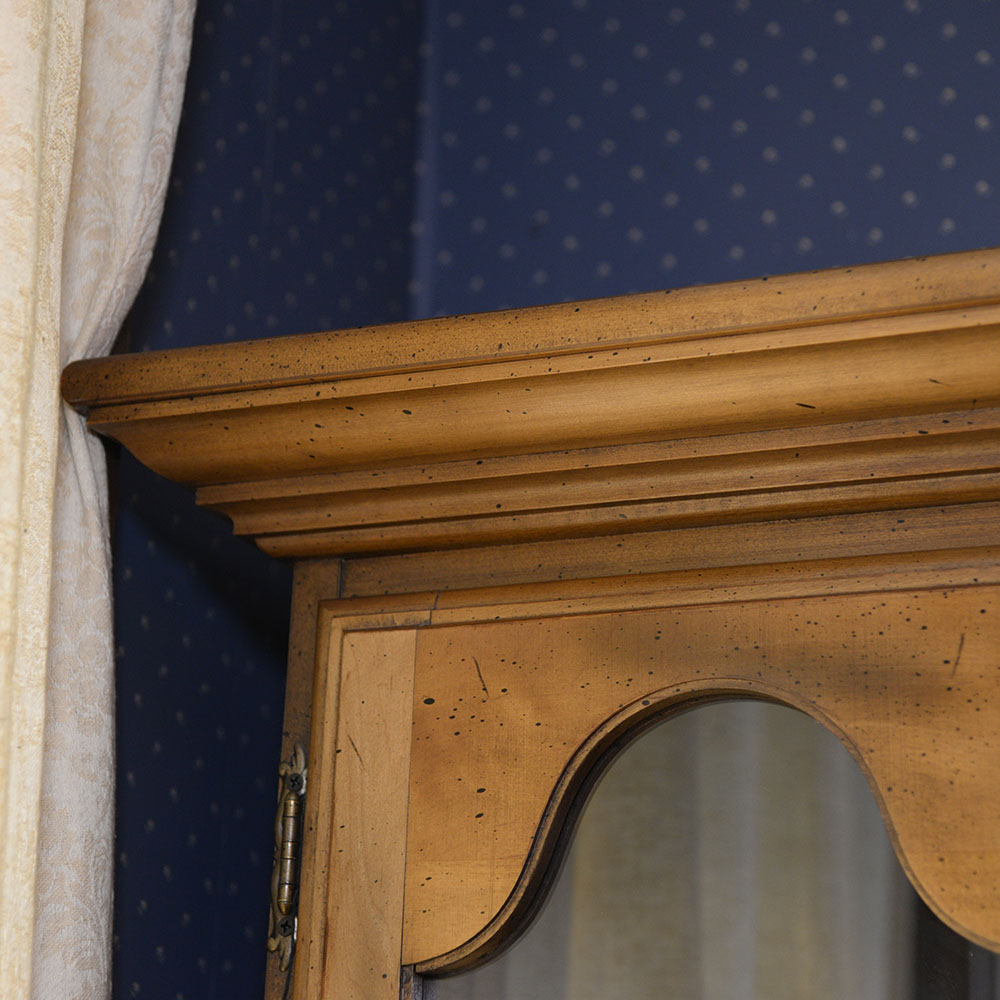 Maple Hutch with Cupboard Base