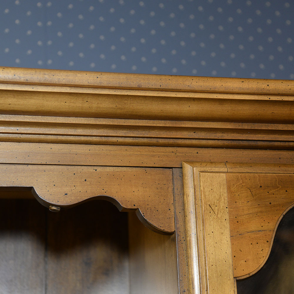 Maple Hutch with Cupboard Base