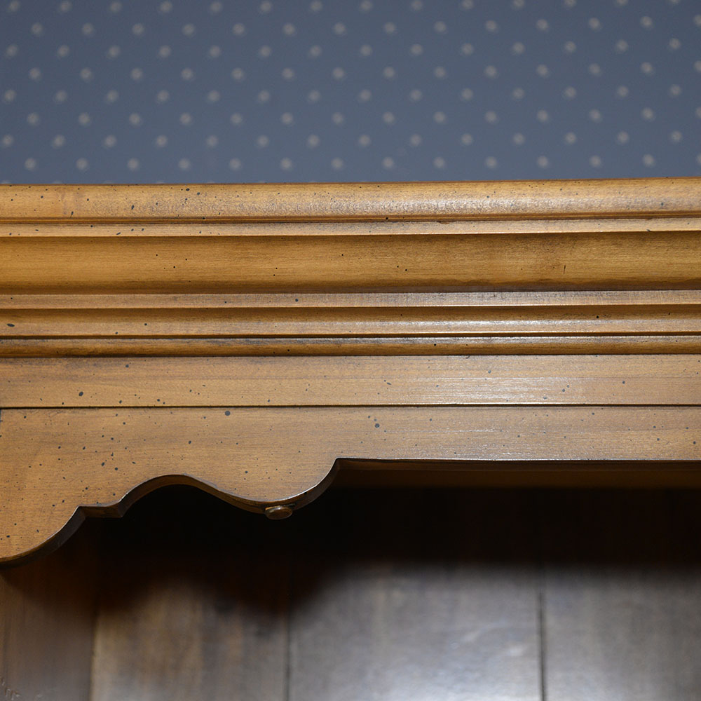 Maple Hutch with Cupboard Base