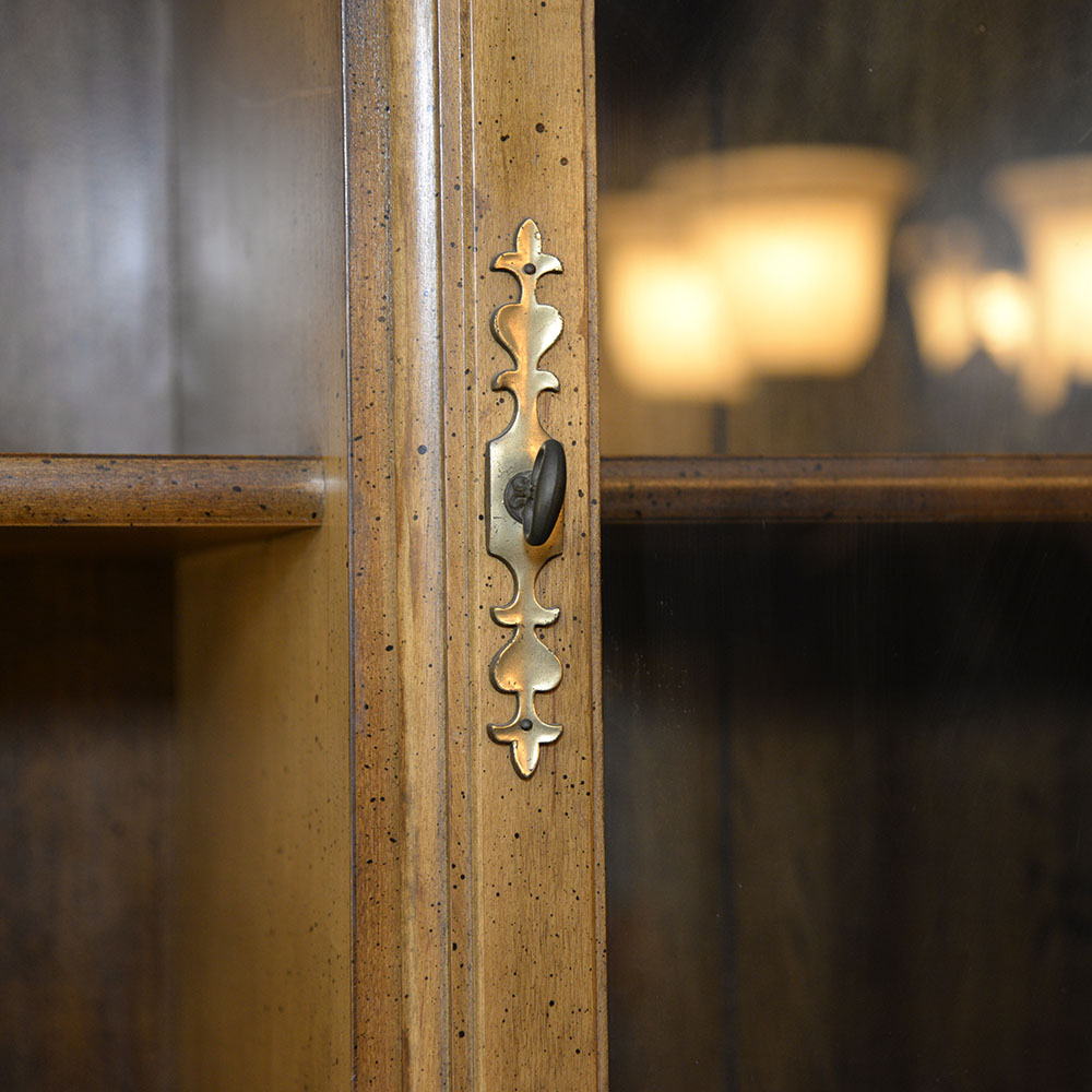 Maple Hutch with Cupboard Base