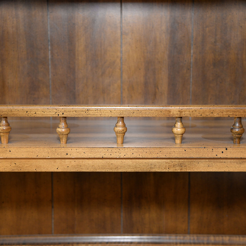 Maple Hutch with Cupboard Base