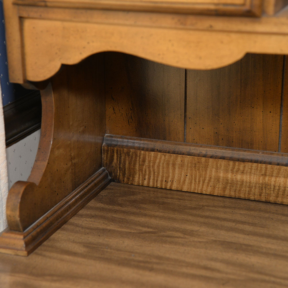 Maple Hutch with Cupboard Base