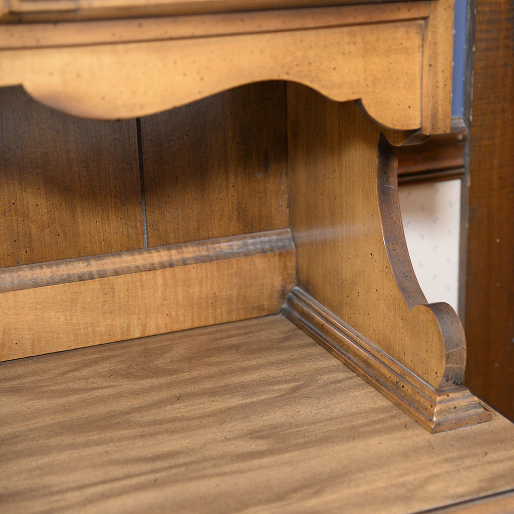 Maple Hutch with Cupboard Base