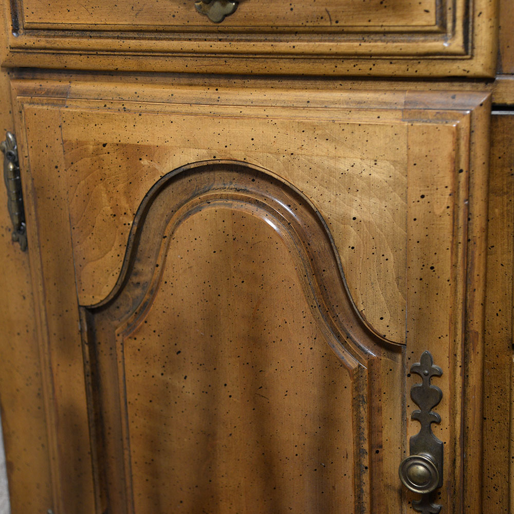 Maple Hutch with Cupboard Base
