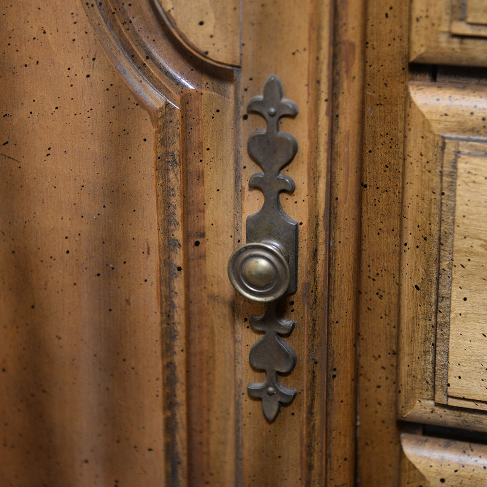 Maple Hutch with Cupboard Base