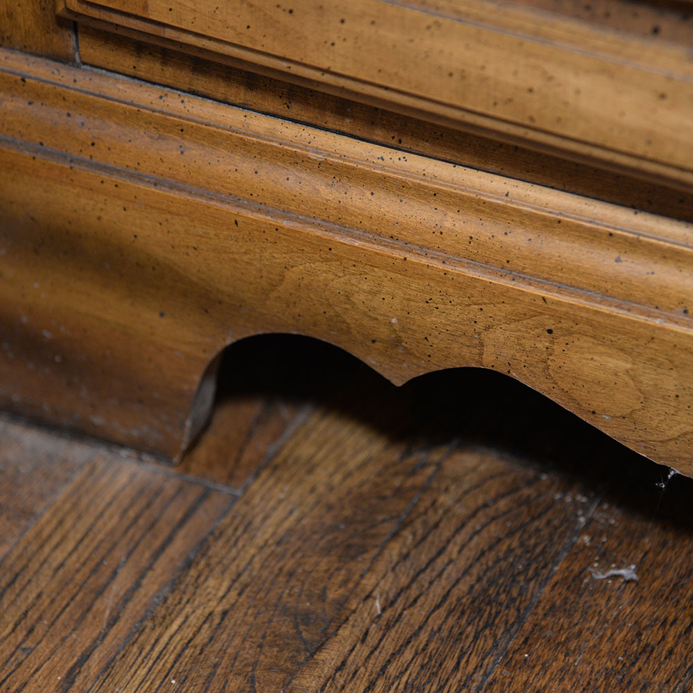 Maple Hutch with Cupboard Base