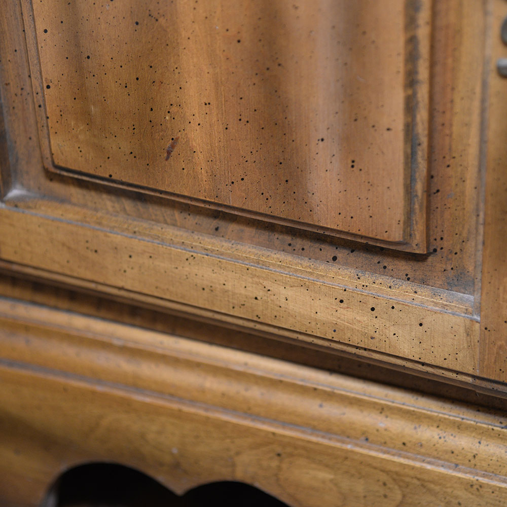 Maple Hutch with Cupboard Base