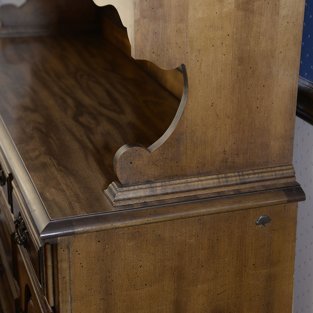 Maple Hutch with Cupboard Base