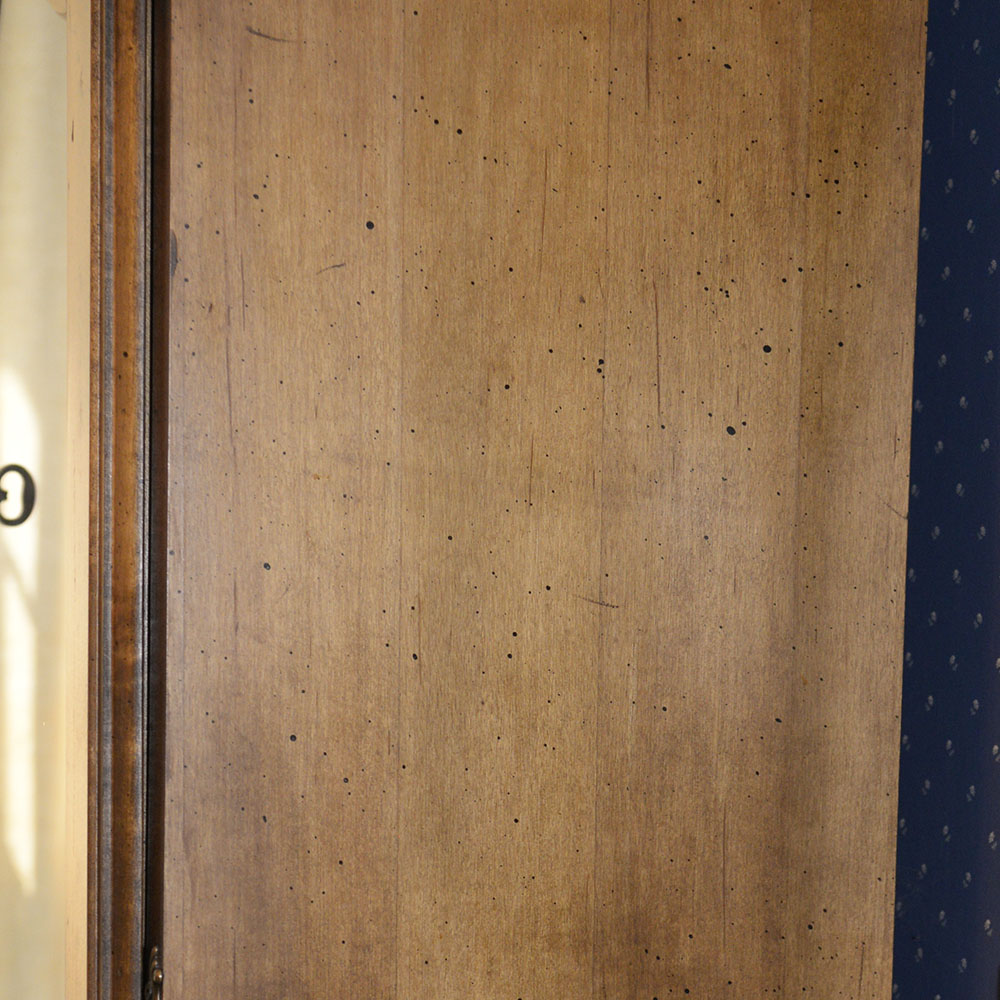 Maple Hutch with Cupboard Base