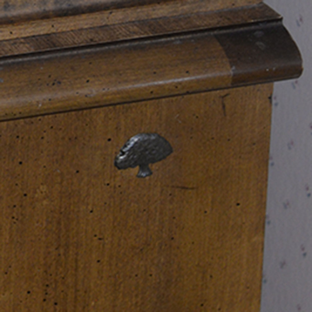 Maple Hutch with Cupboard Base