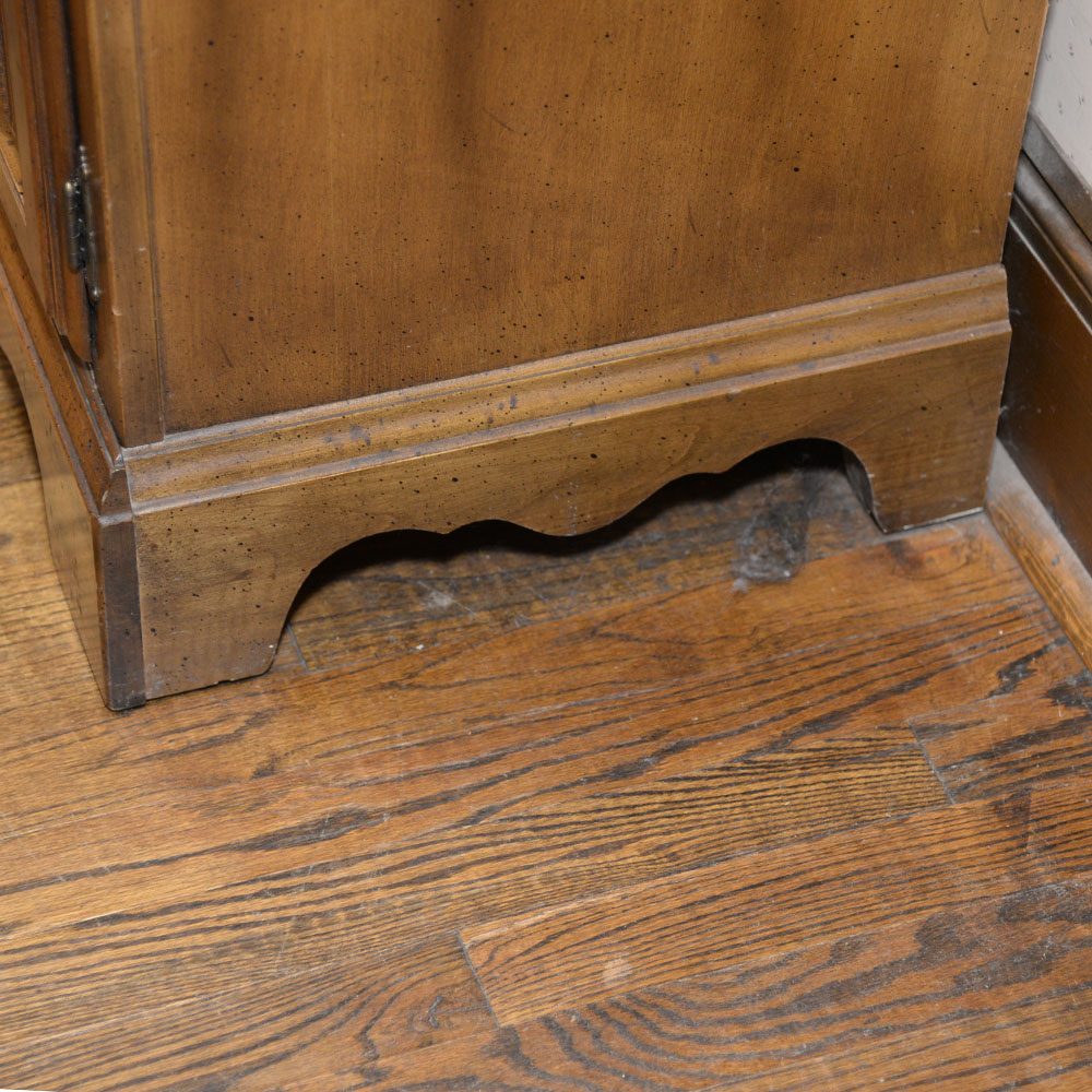 Maple Hutch with Cupboard Base
