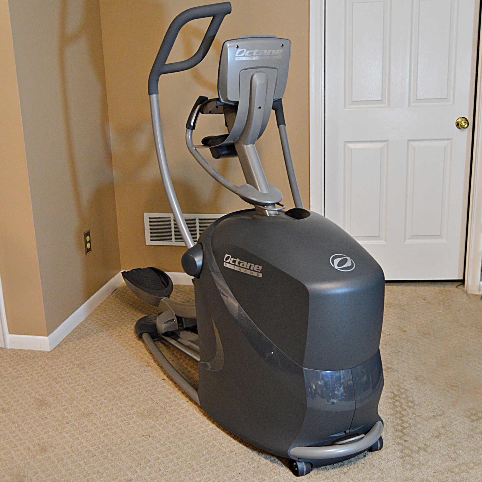 Octane Fitness Q37c/Q37ci Elliptical Cross Circuit Machine