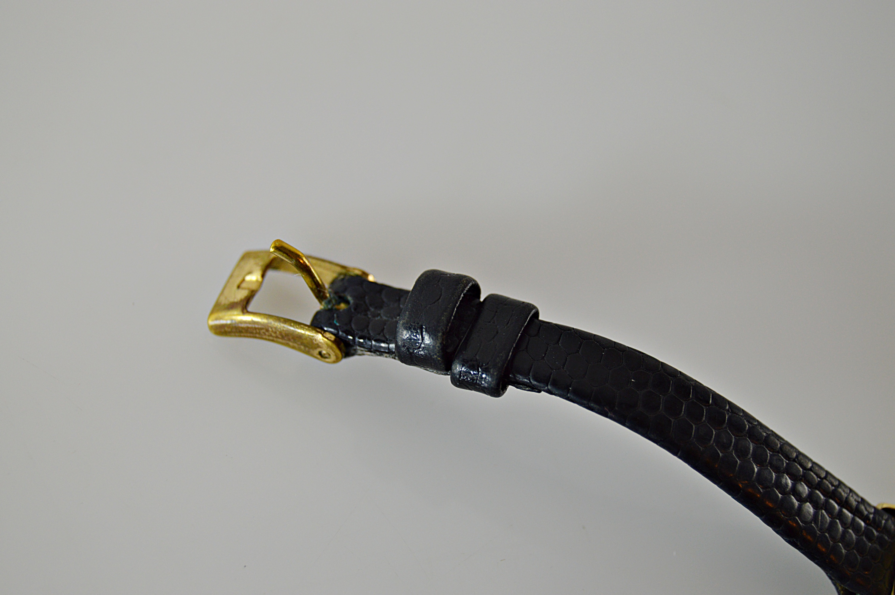 Cartier 18K Yellow Gold Swiss Made Watch With Lizard Leather Strap