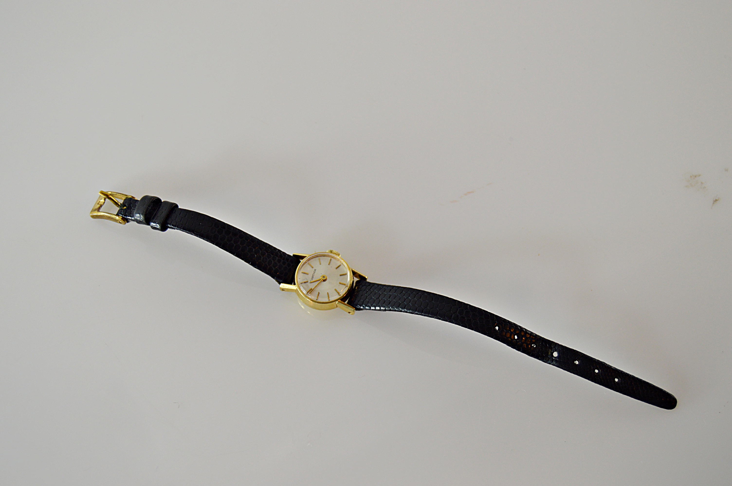 Cartier 18K Yellow Gold Swiss Made Watch With Lizard Leather Strap