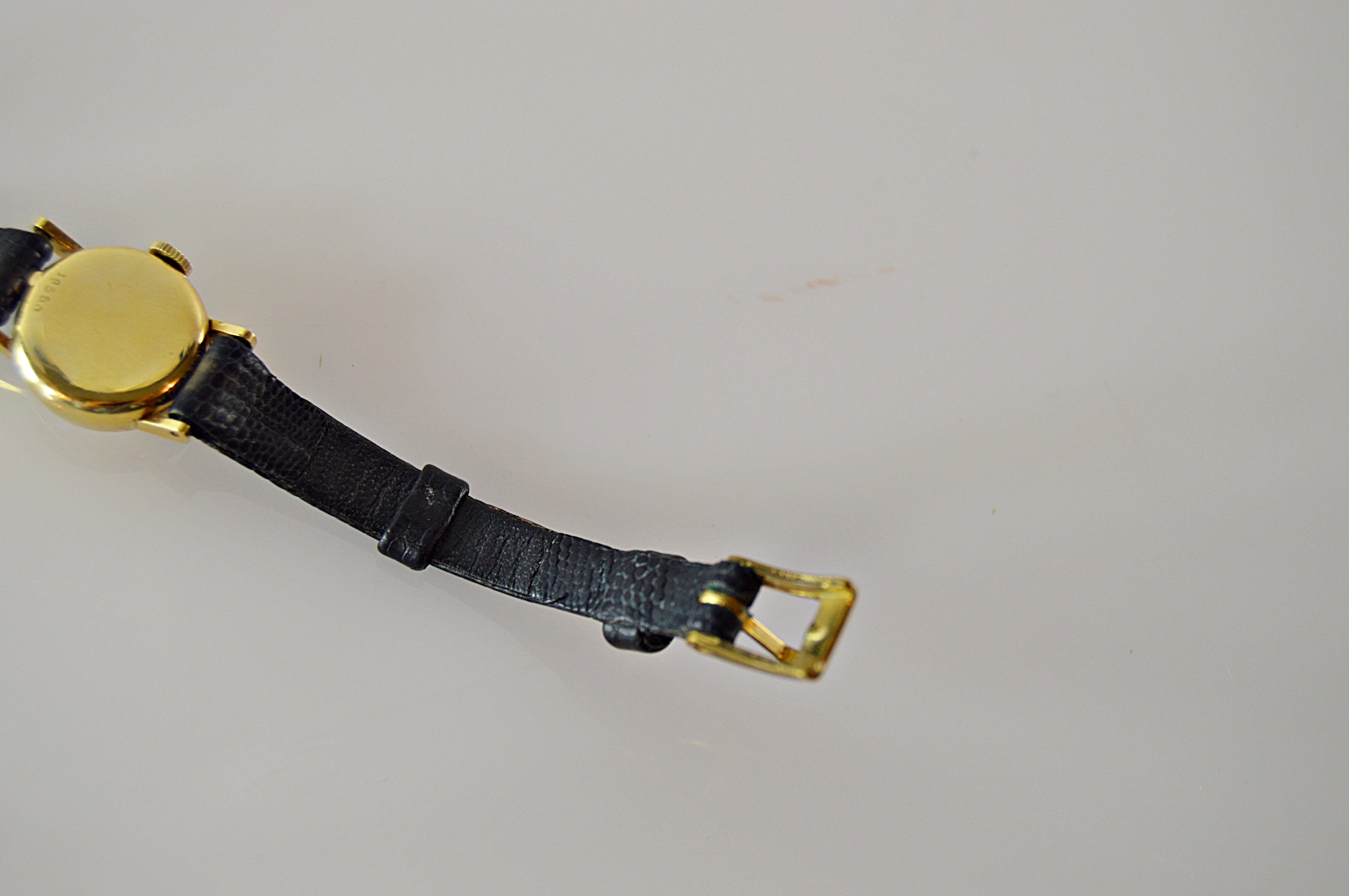 Cartier 18K Yellow Gold Swiss Made Watch With Lizard Leather Strap