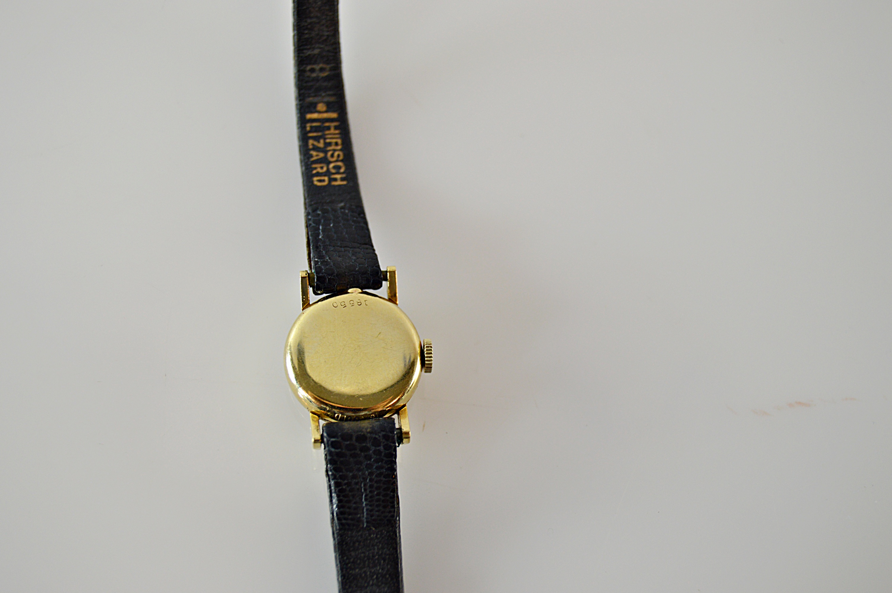 Cartier 18K Yellow Gold Swiss Made Watch With Lizard Leather Strap