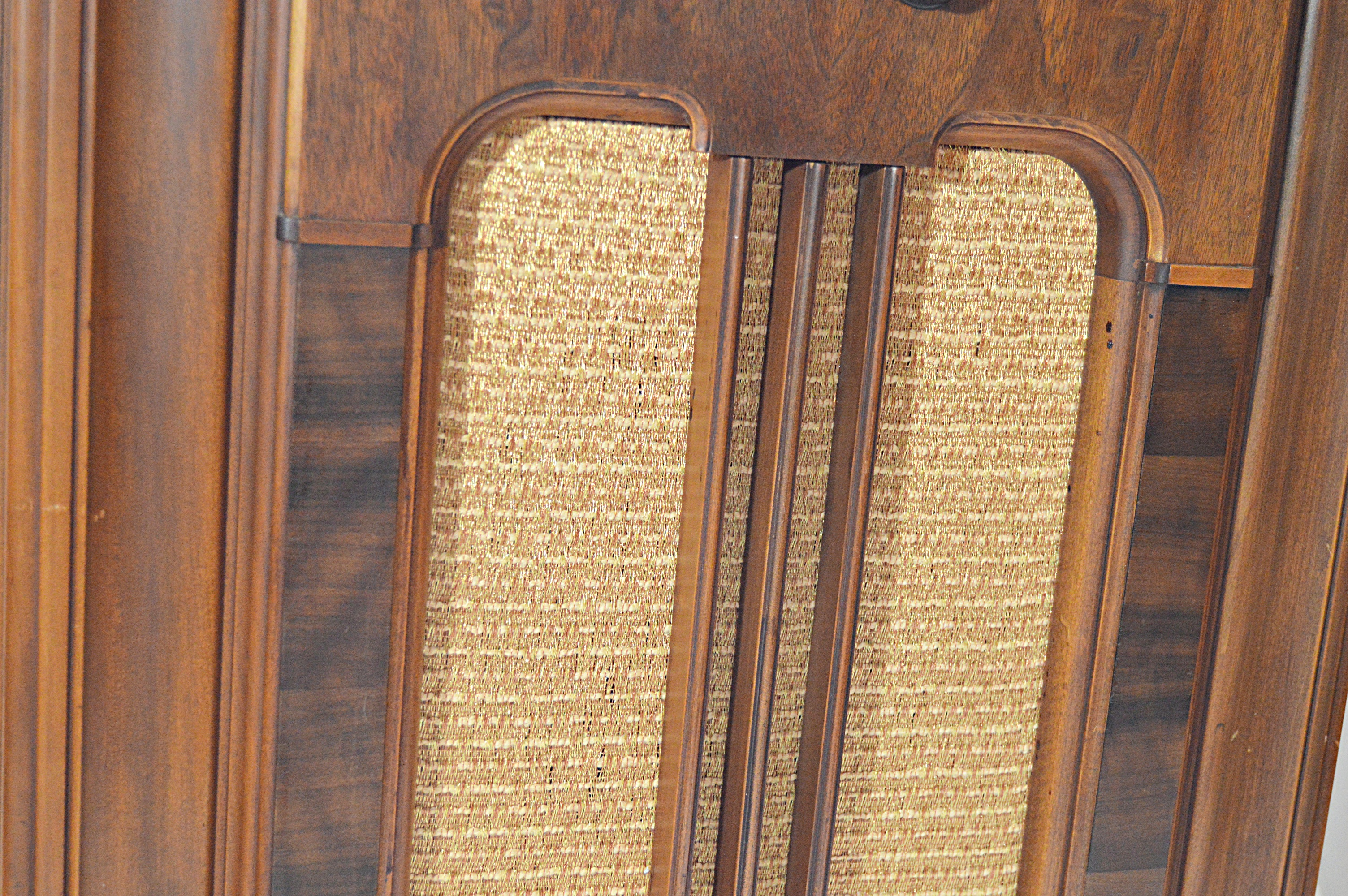 Pre-WWII Art Deco Atwater Kent Floor Radio Model 676