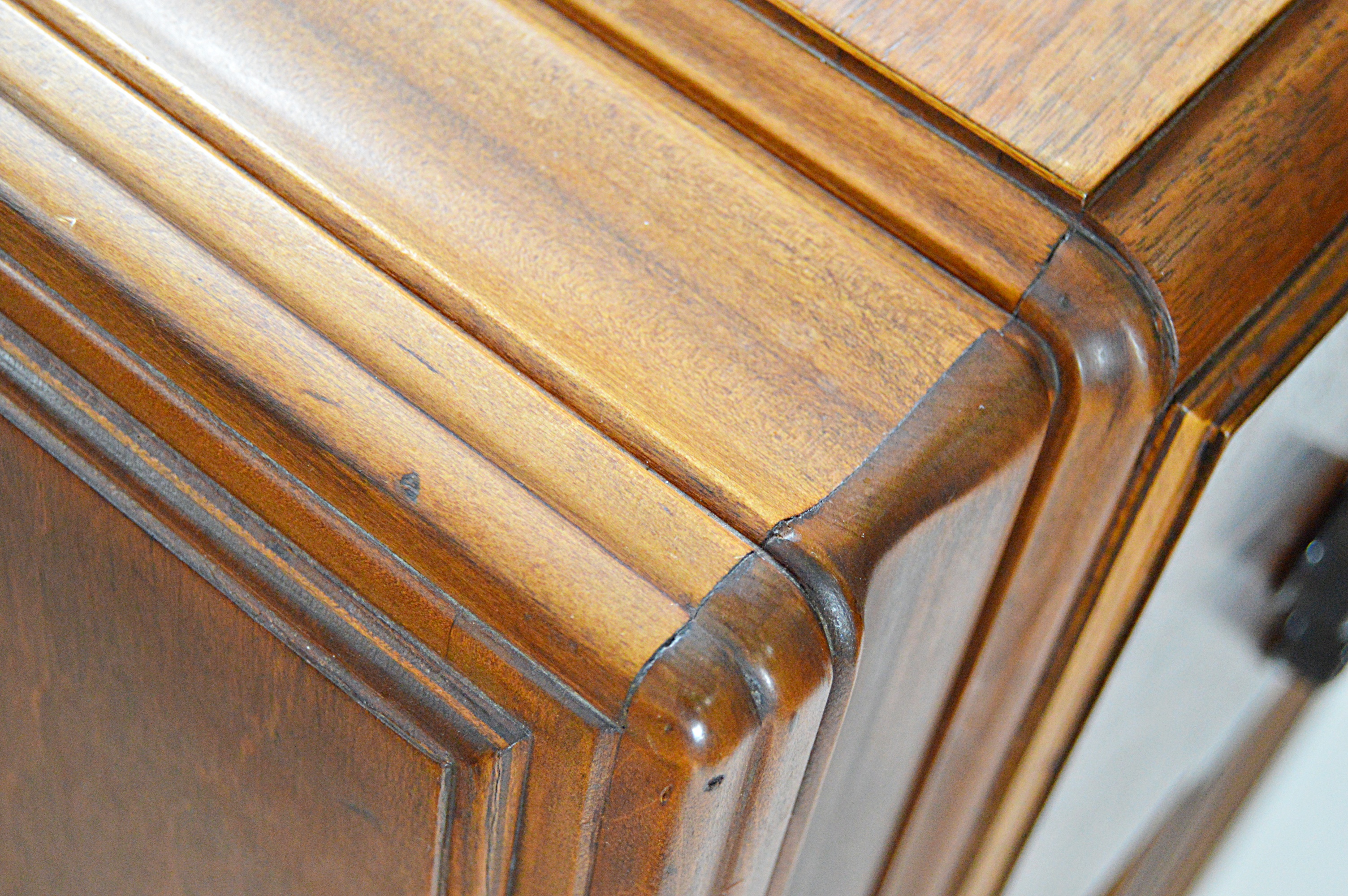 Pre-WWII Art Deco Atwater Kent Floor Radio Model 676