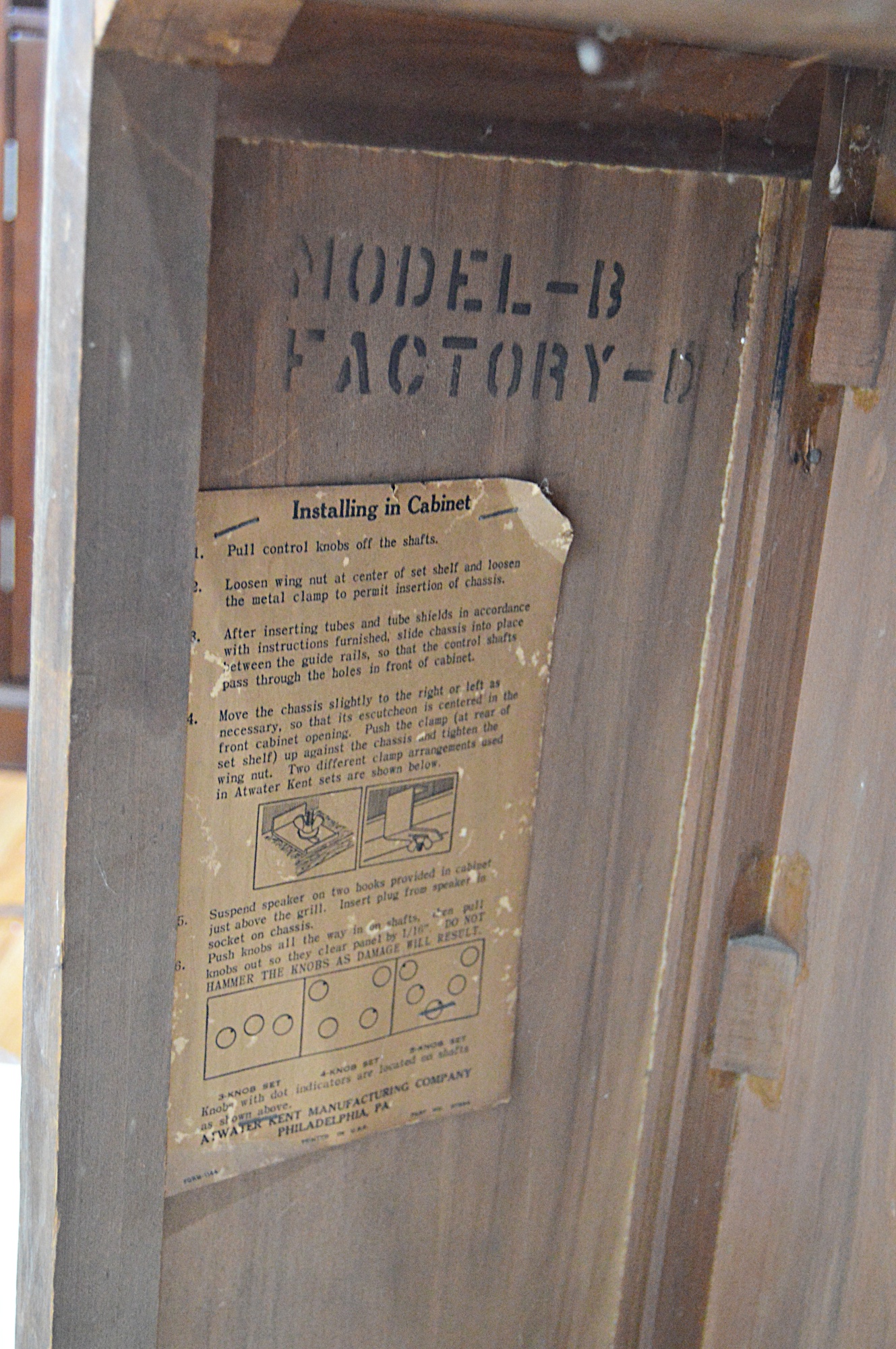 Pre-WWII Art Deco Atwater Kent Floor Radio Model 676