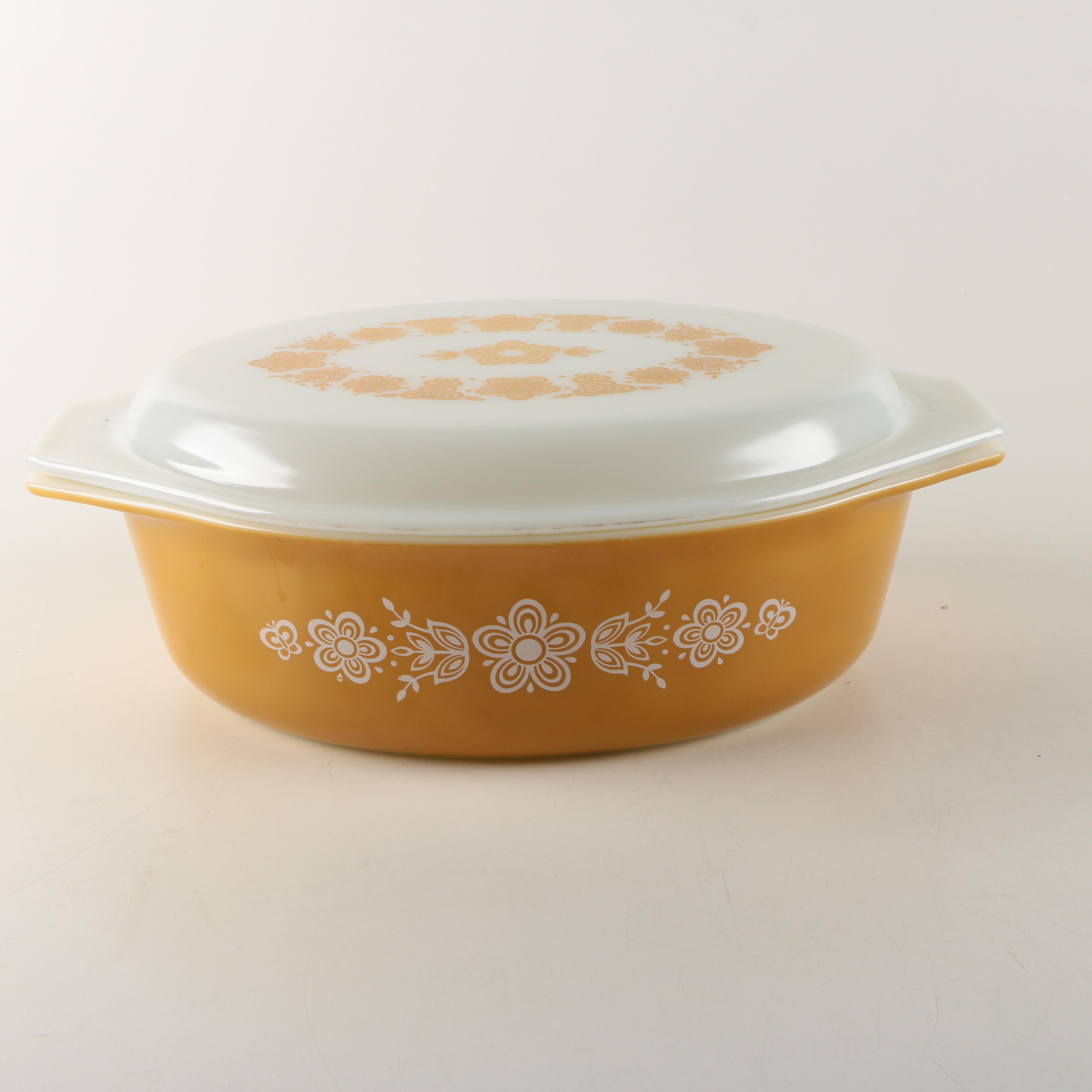 1970s Pyrex "Butterfly Gold" Glass 2.5 Quart Covered Casserole Dish