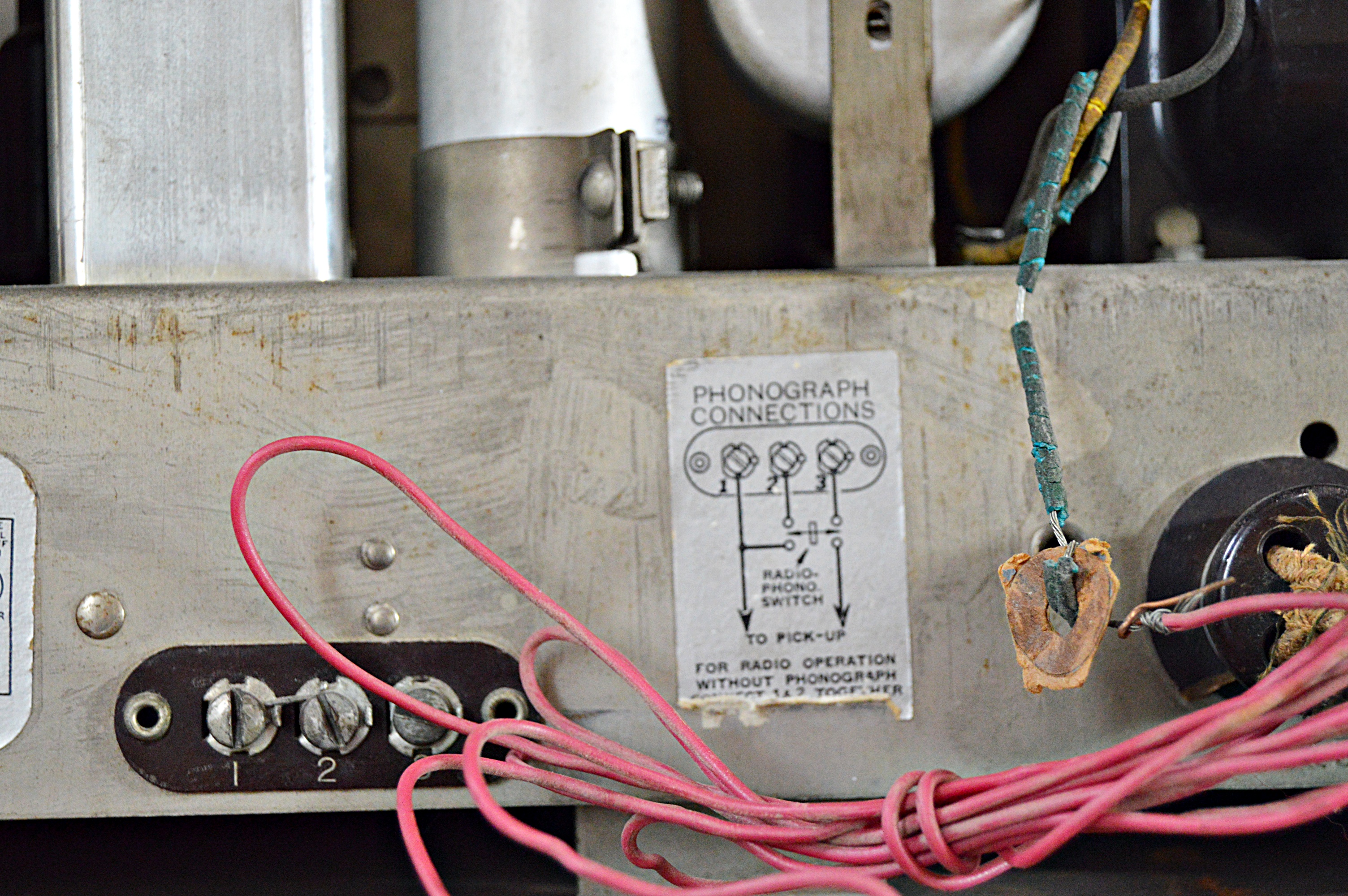 Pre-WWII Art Deco Atwater Kent Floor Radio Model 676