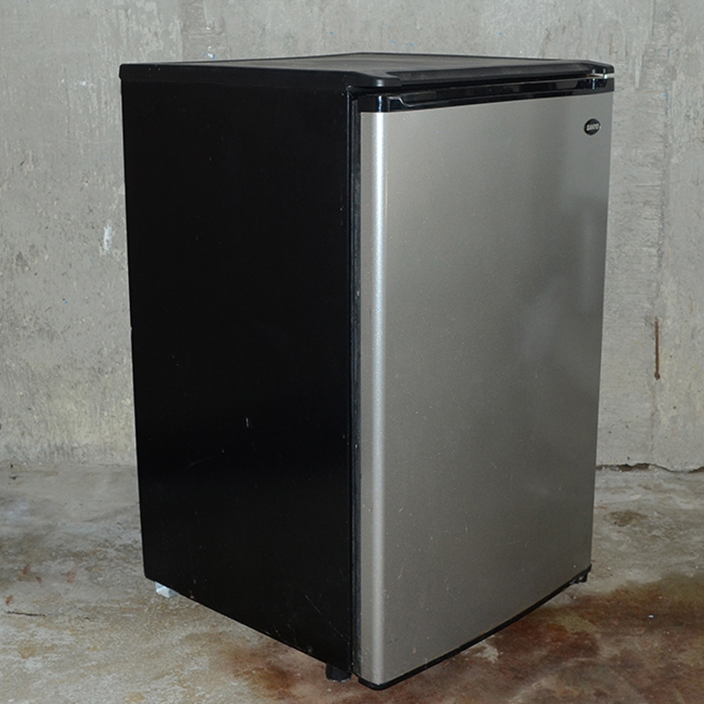 Sanyo Compact Refrigerator