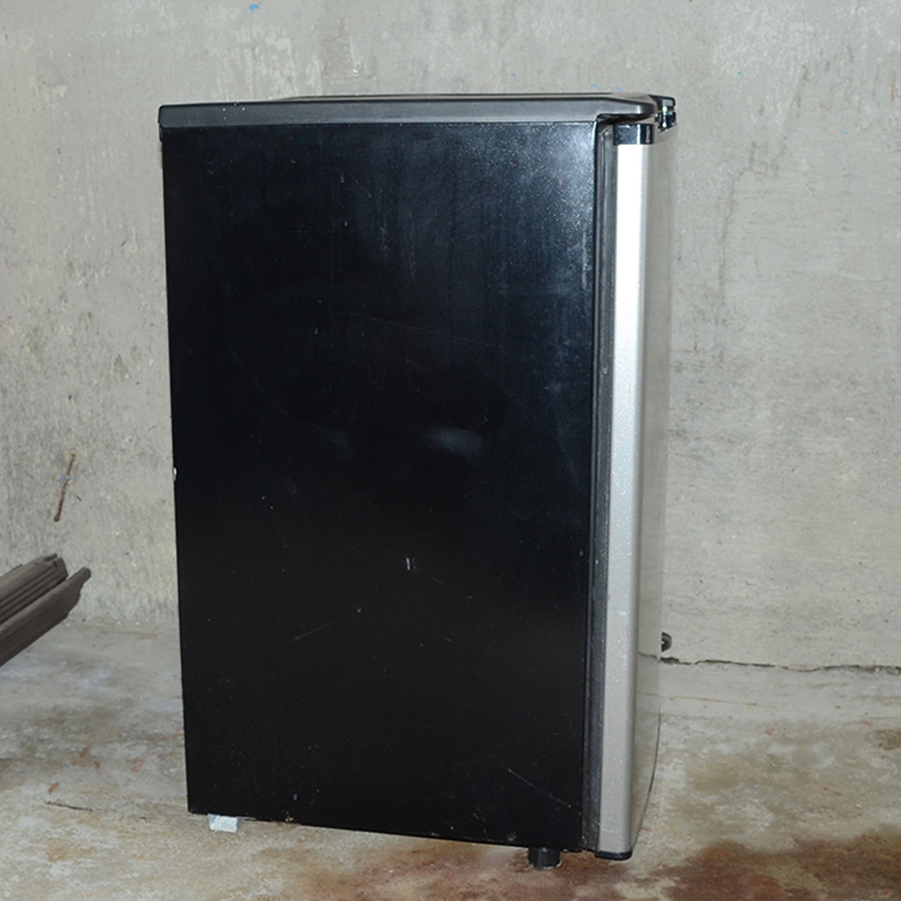 Sanyo Compact Refrigerator