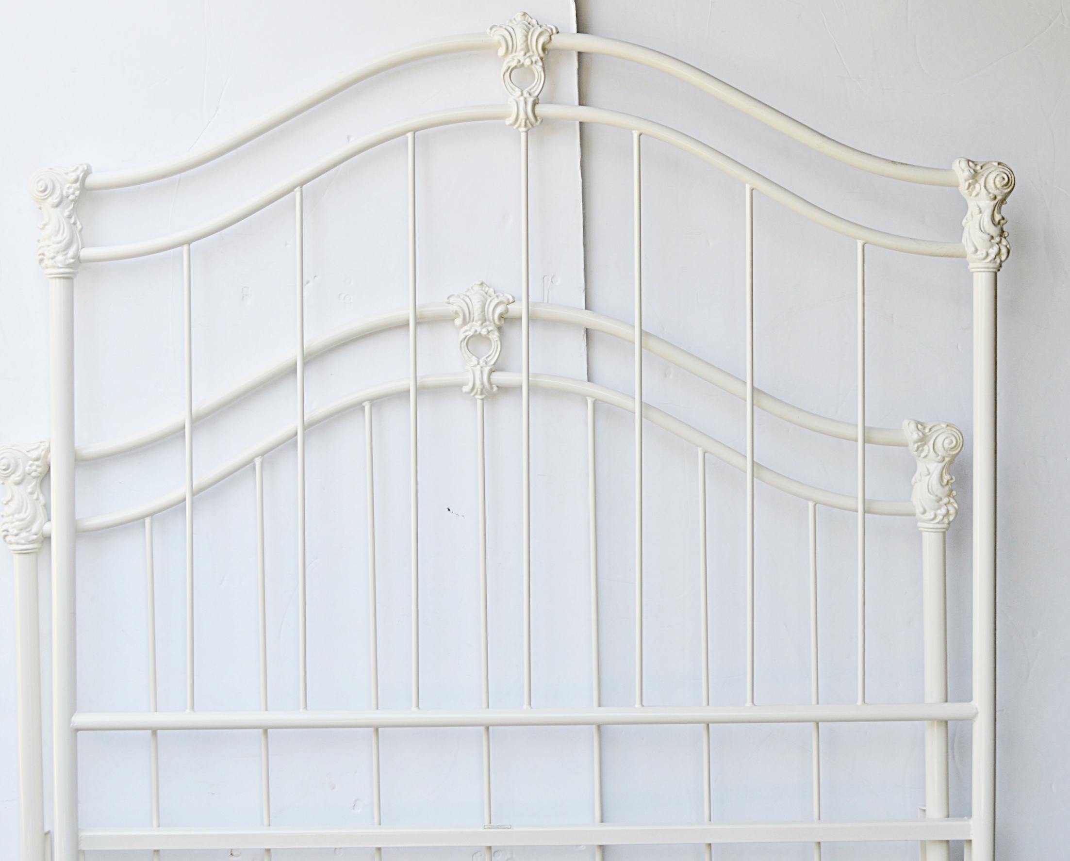 Victorian Style White Iron Bed