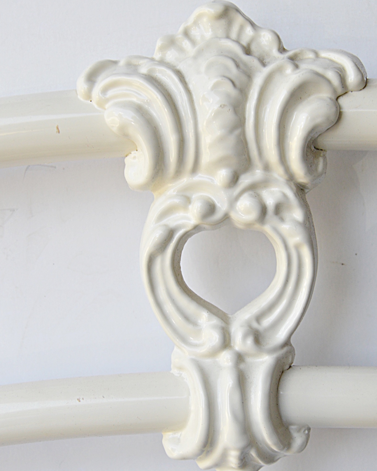 Victorian Style White Iron Bed