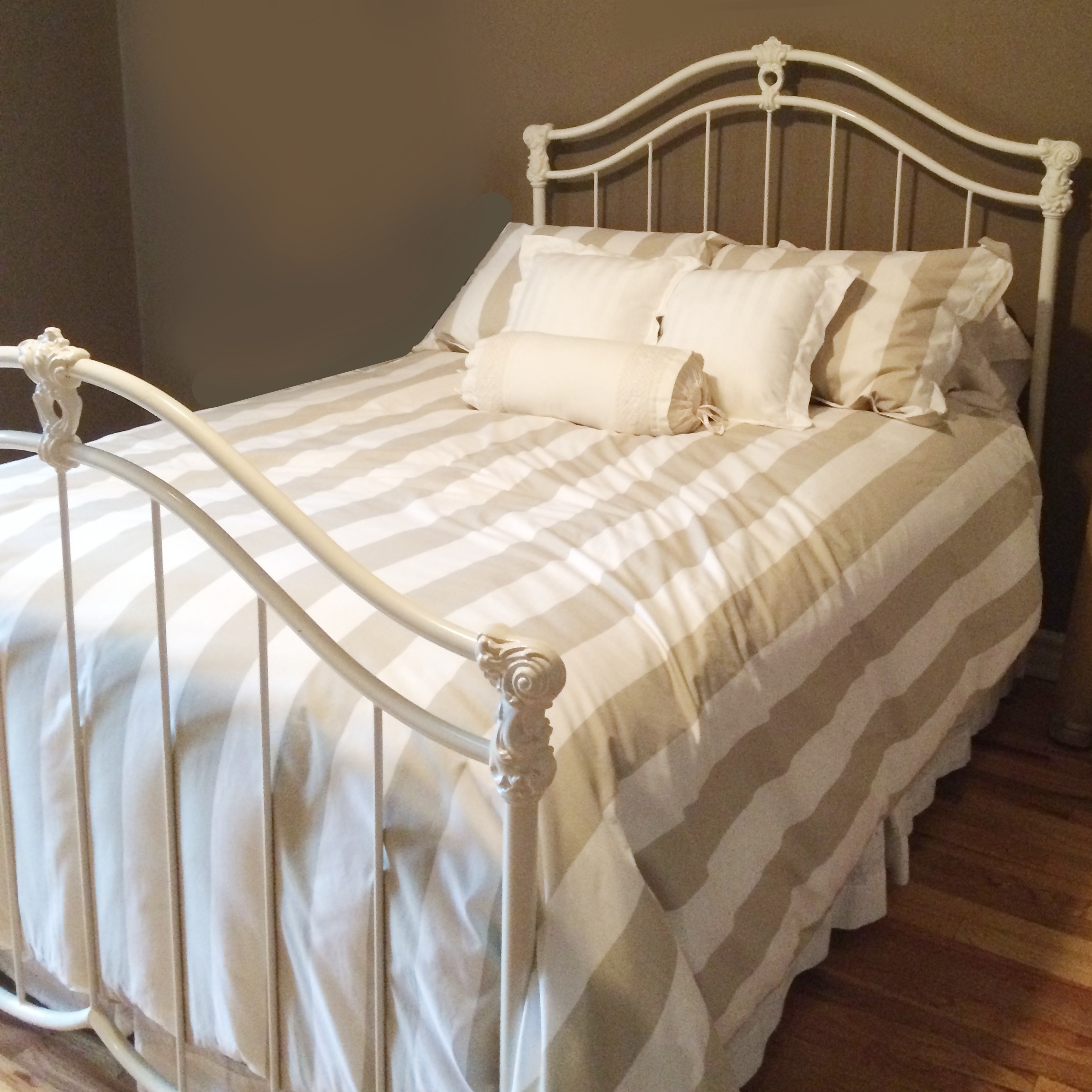 Victorian Style White Iron Bed
