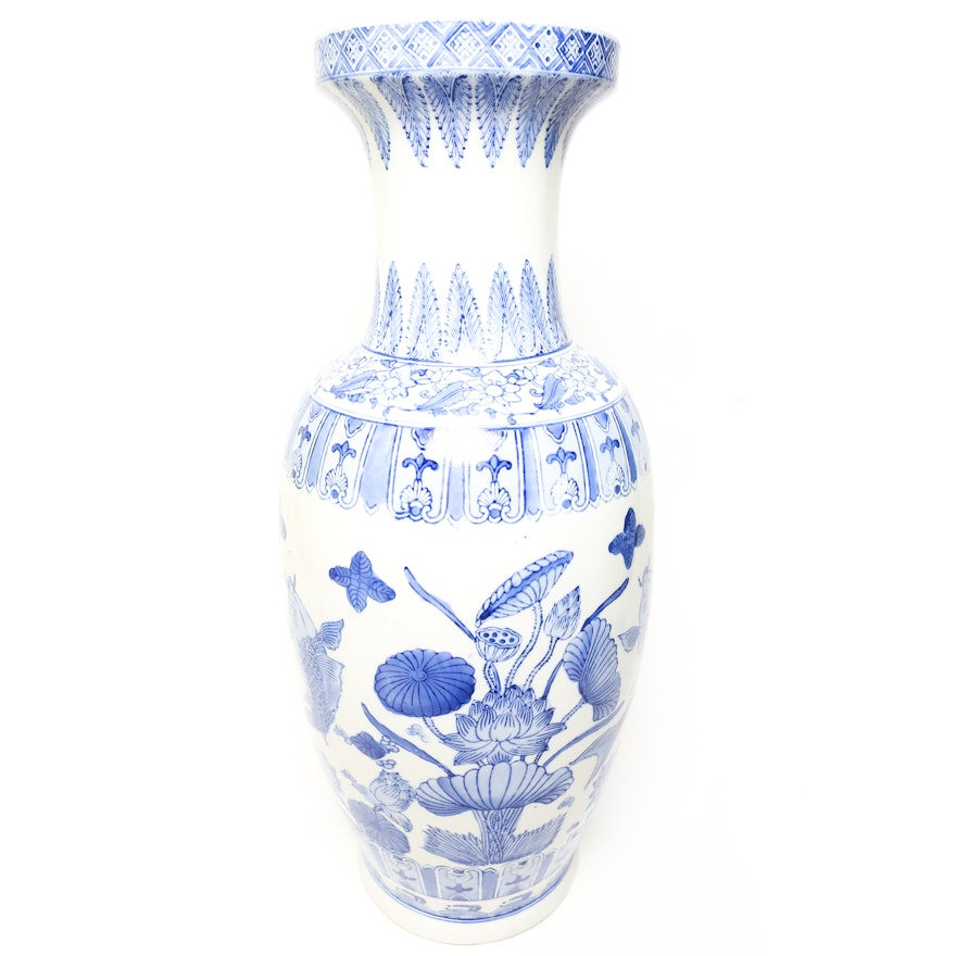 Large Chinese  Blue and White Porcelain Vase