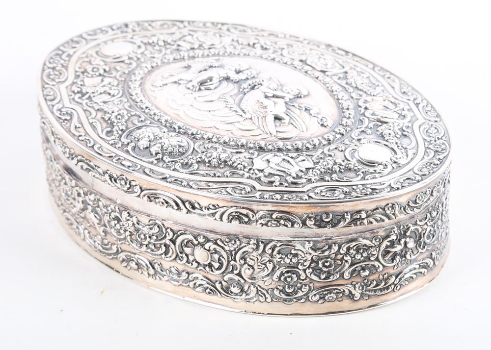 830 Silver Cherub Snuff Box