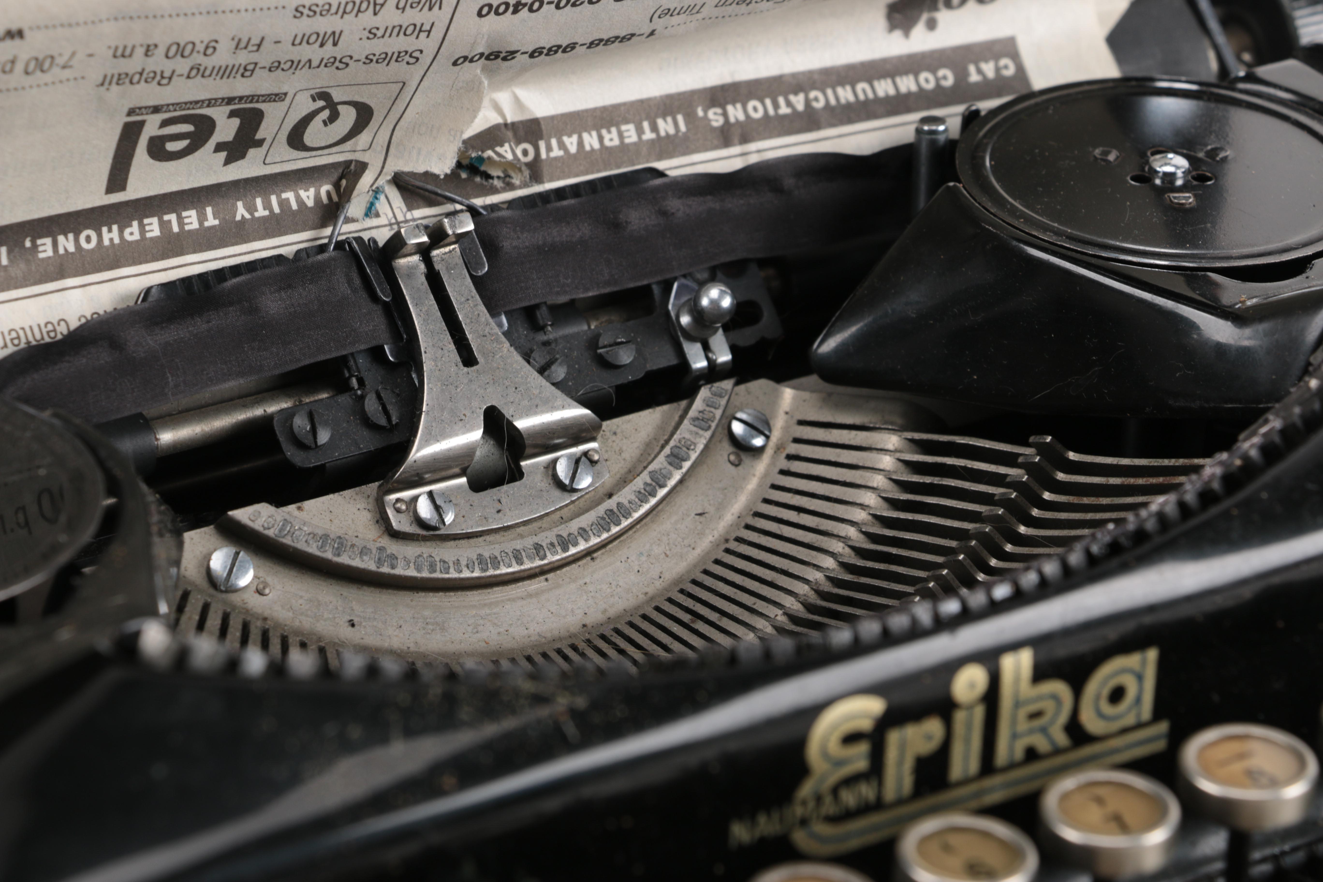 Vintage A.-G. Seidel & Naumann Dresden "Erika #5" Typewriter