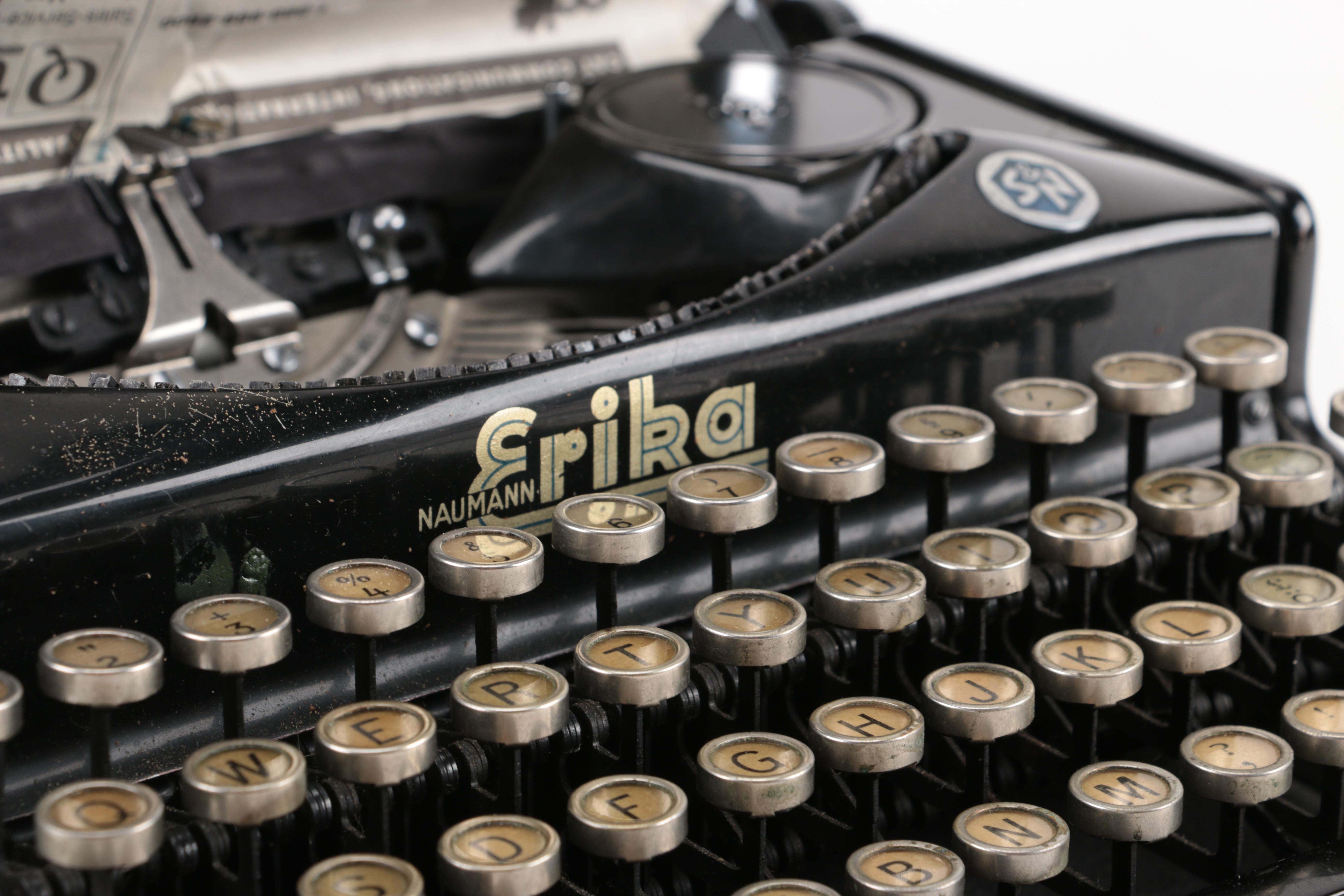 Vintage A.-G. Seidel & Naumann Dresden "Erika #5" Typewriter