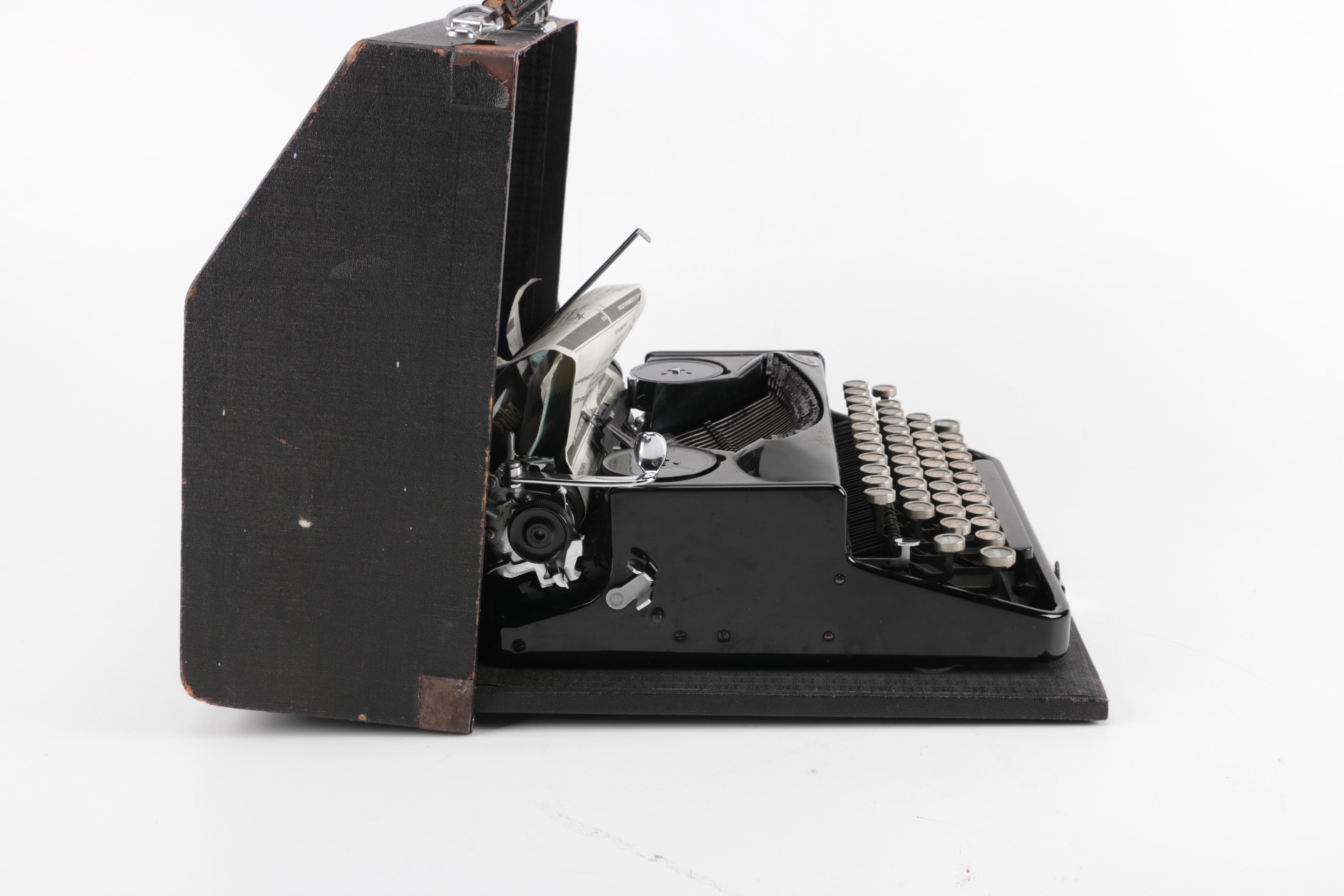 Vintage A.-G. Seidel & Naumann Dresden "Erika #5" Typewriter