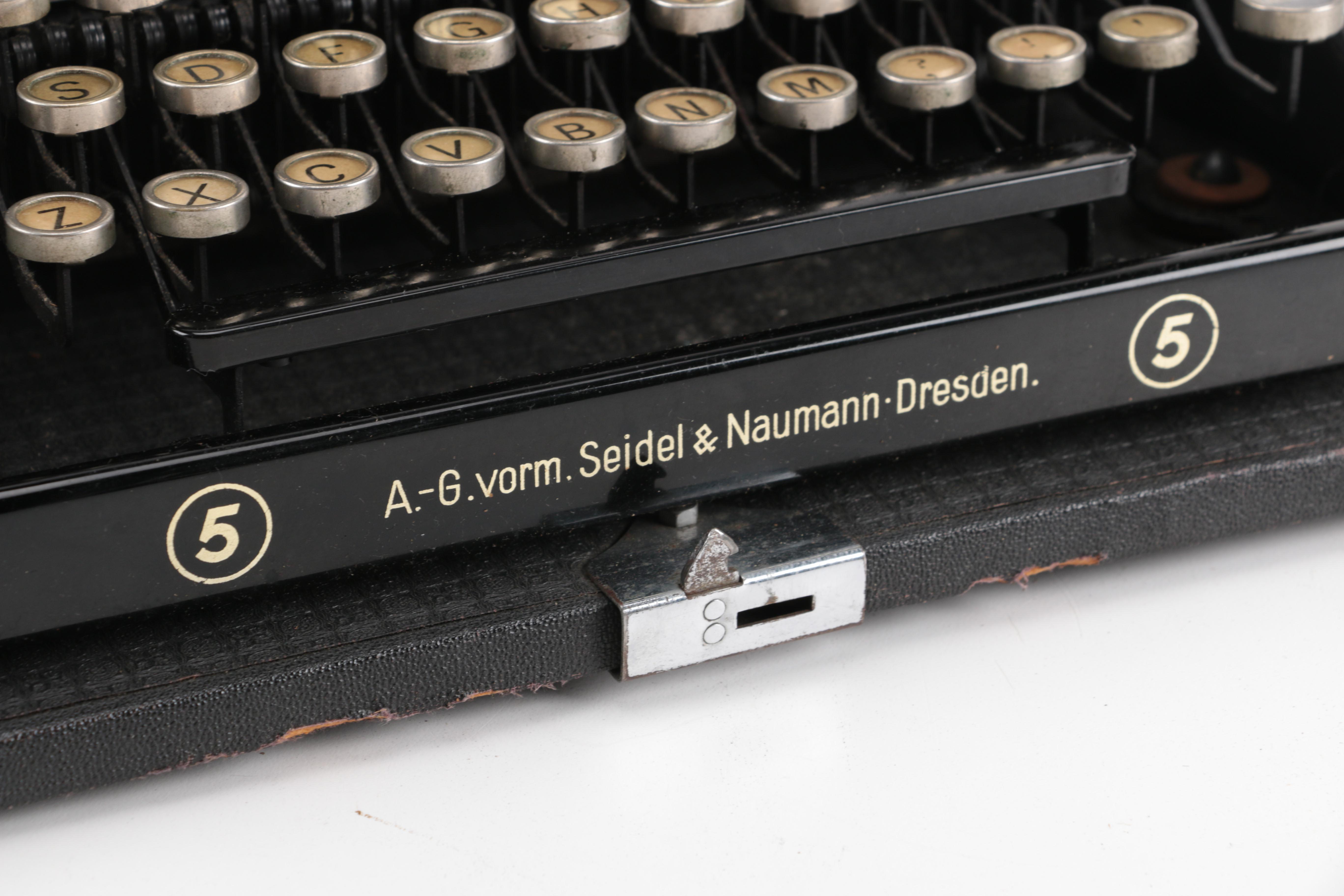 Vintage A.-G. Seidel & Naumann Dresden "Erika #5" Typewriter