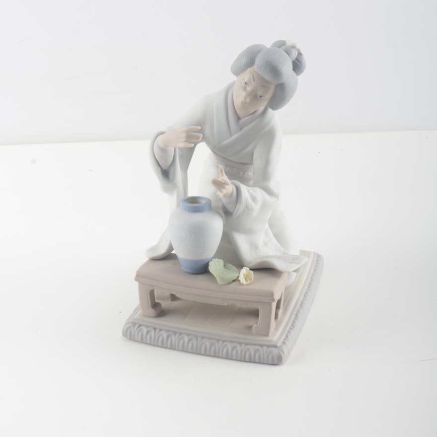 1973 Lladró "Japanese Girl Decorating" Porcelain Figurine
